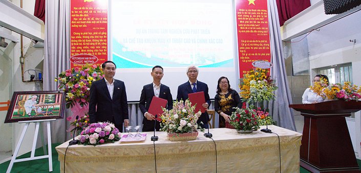 SIGNING CEREMONY OF CONSTRUCTION CONTRACT FOR THE NEW DEVELOPMENT CENTER OF LAP PHUC PRECISION MOLD CENTER