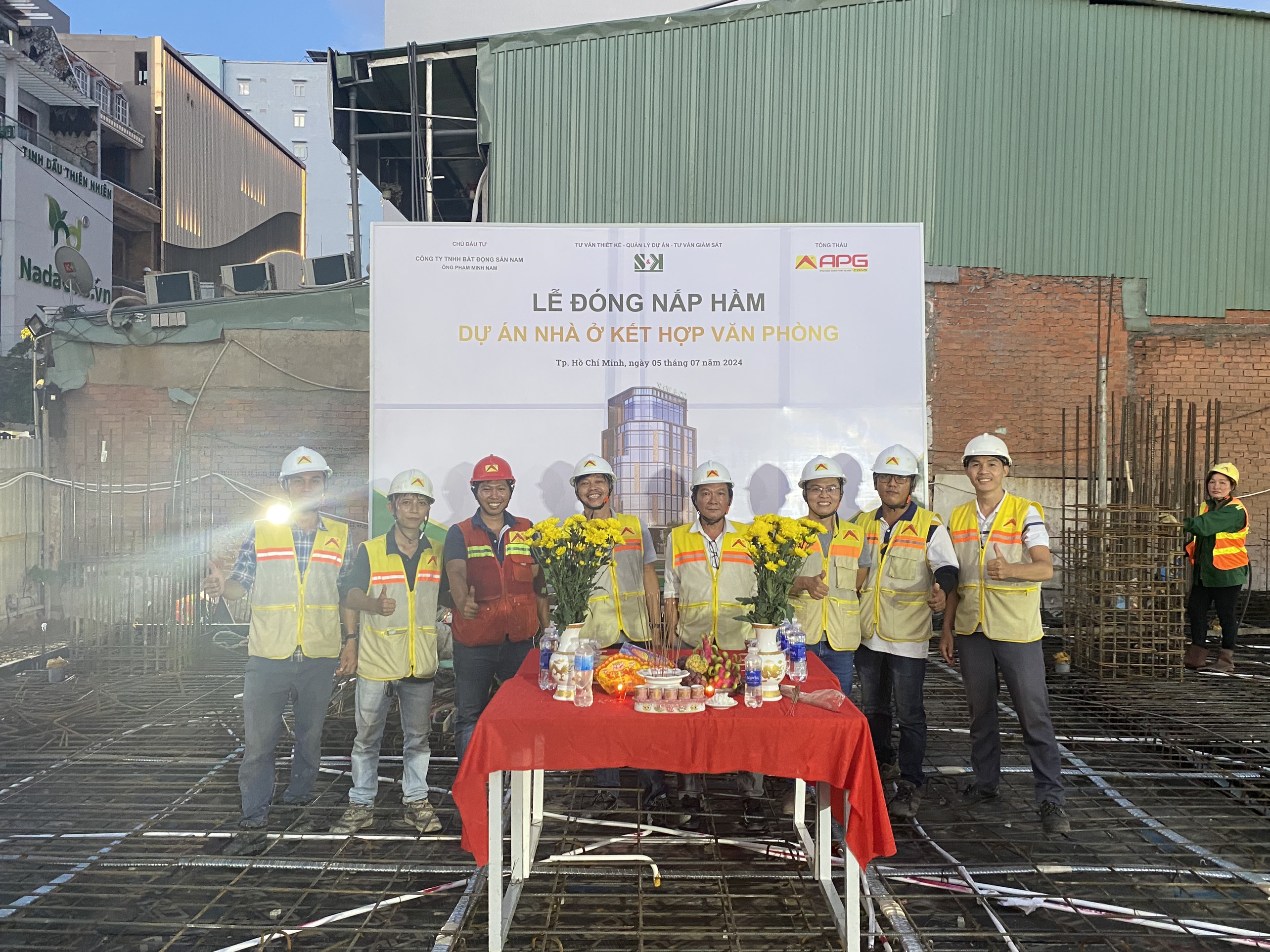 An Phu Gia Construction held the Tunnel Closing Ceremony of the Office-Residential Project at 28 Phan Dinh Giot.