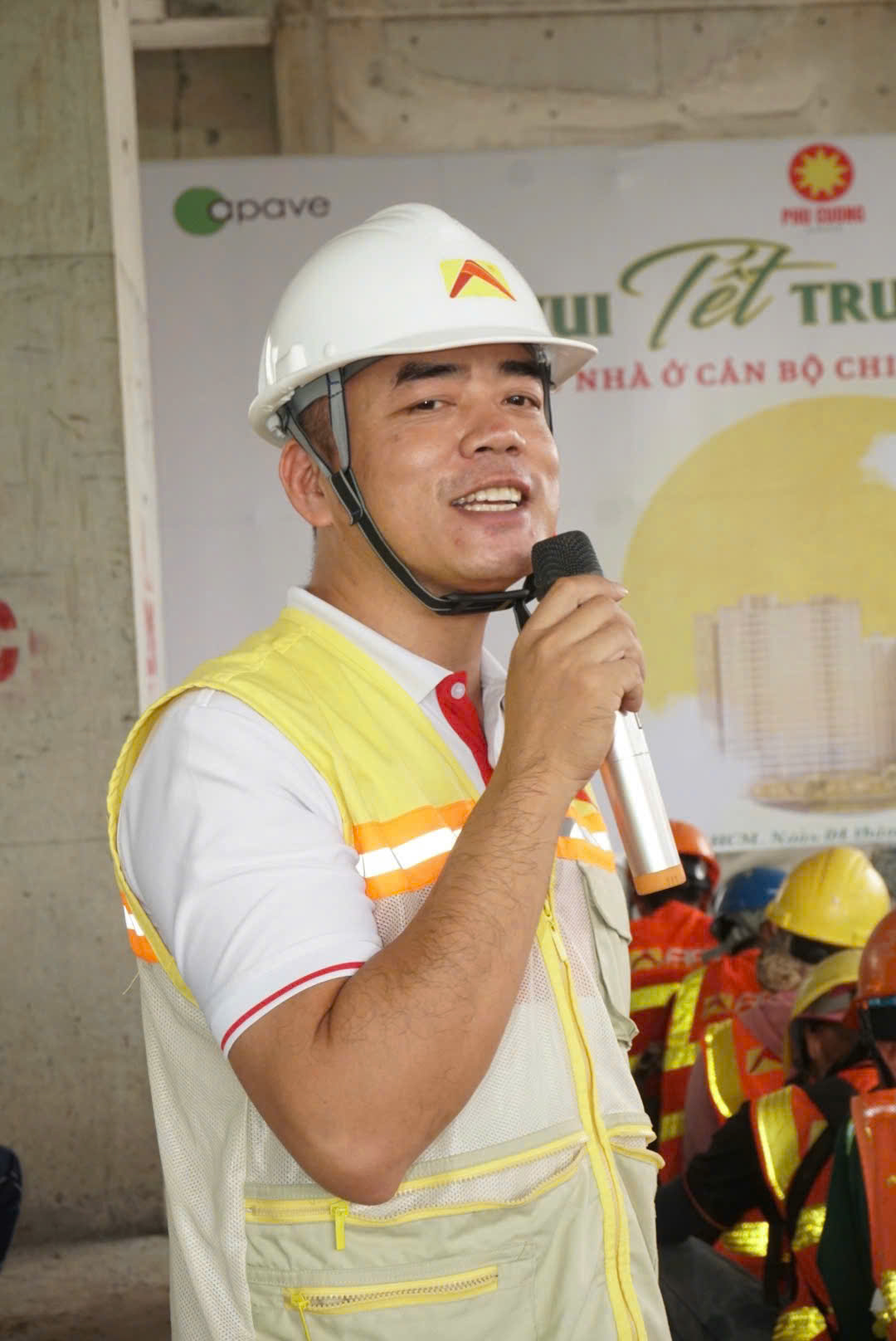 Trao quà Trung thu cho Công nhân Dự án Khu Nhà ở Cán bộ Chiến sĩ Công An Tp. Hồ Chí Minh