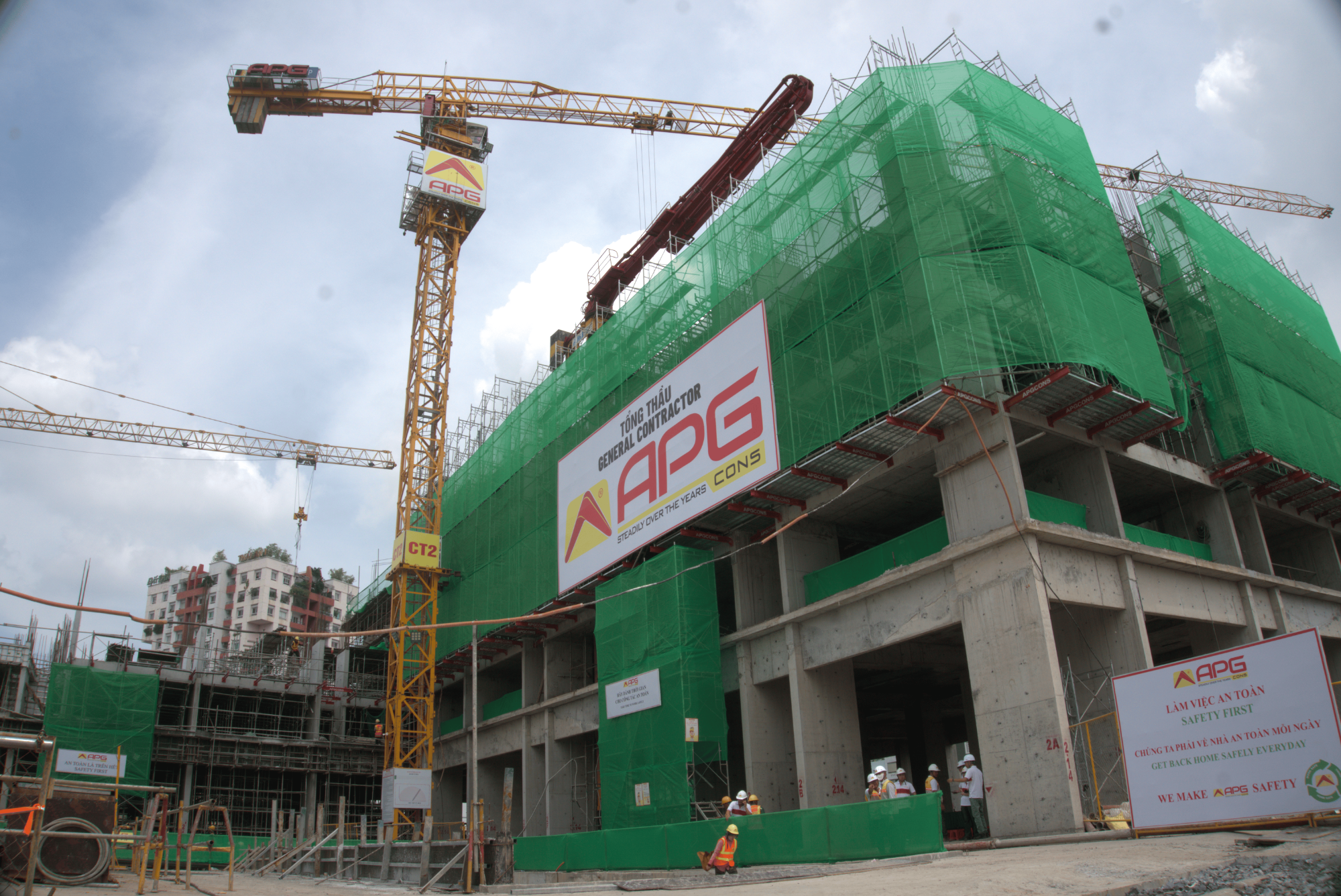 Trao quà Trung thu cho Công nhân Dự án Khu Nhà ở Cán bộ Chiến sĩ Công An Tp. Hồ Chí Minh