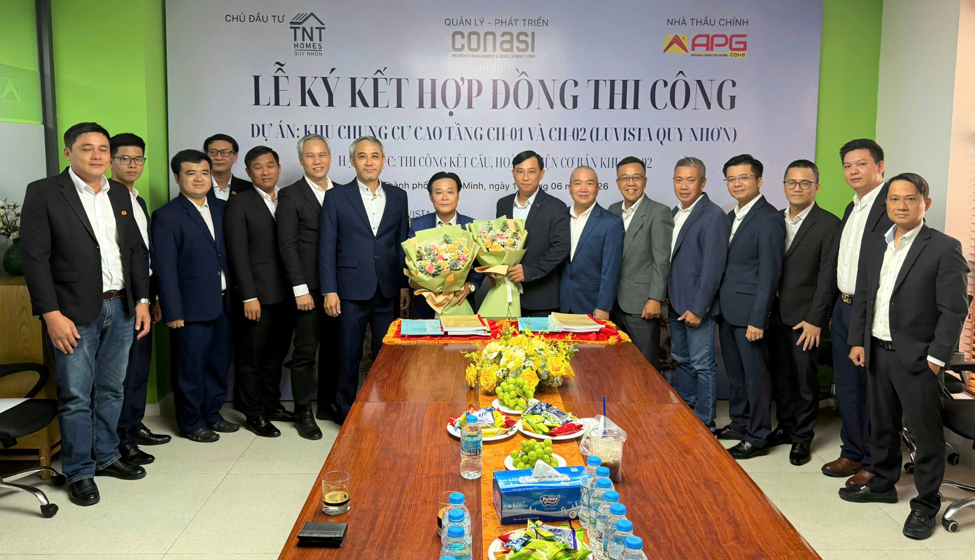 Ảnh chụp cùng với Chủ đầu tư TNT Homes Quy Nhơn, đơn vị Quản lý & Phát triển CONASI