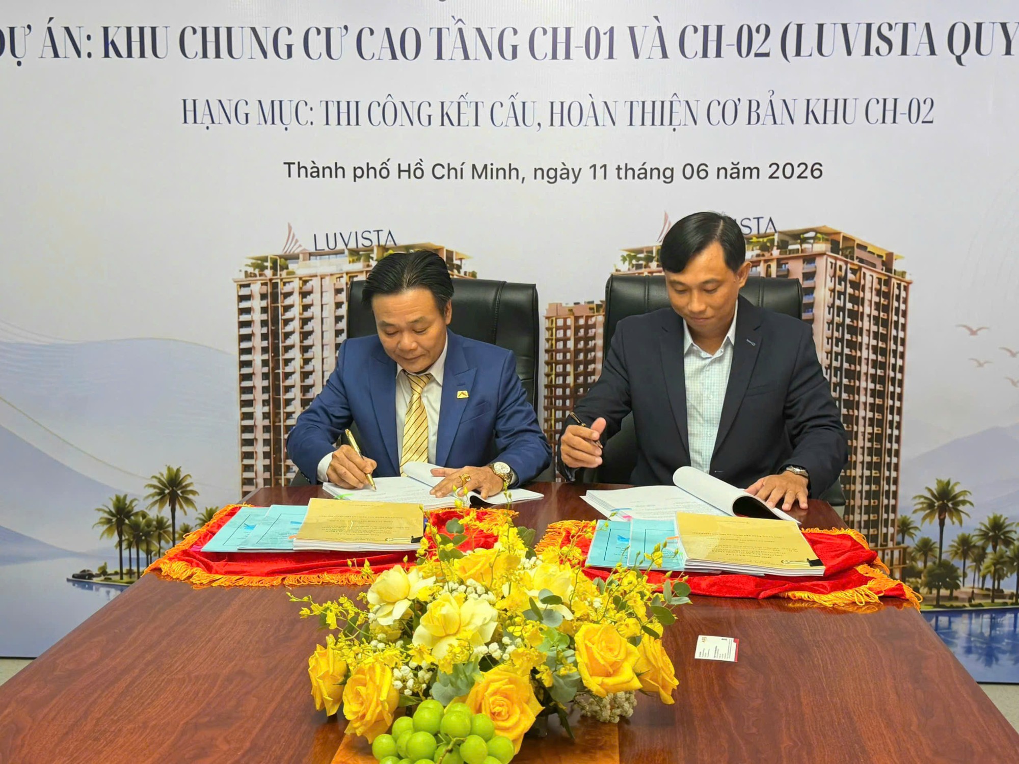 Hai bên cùng nhau ký kết hợp đồng thi công