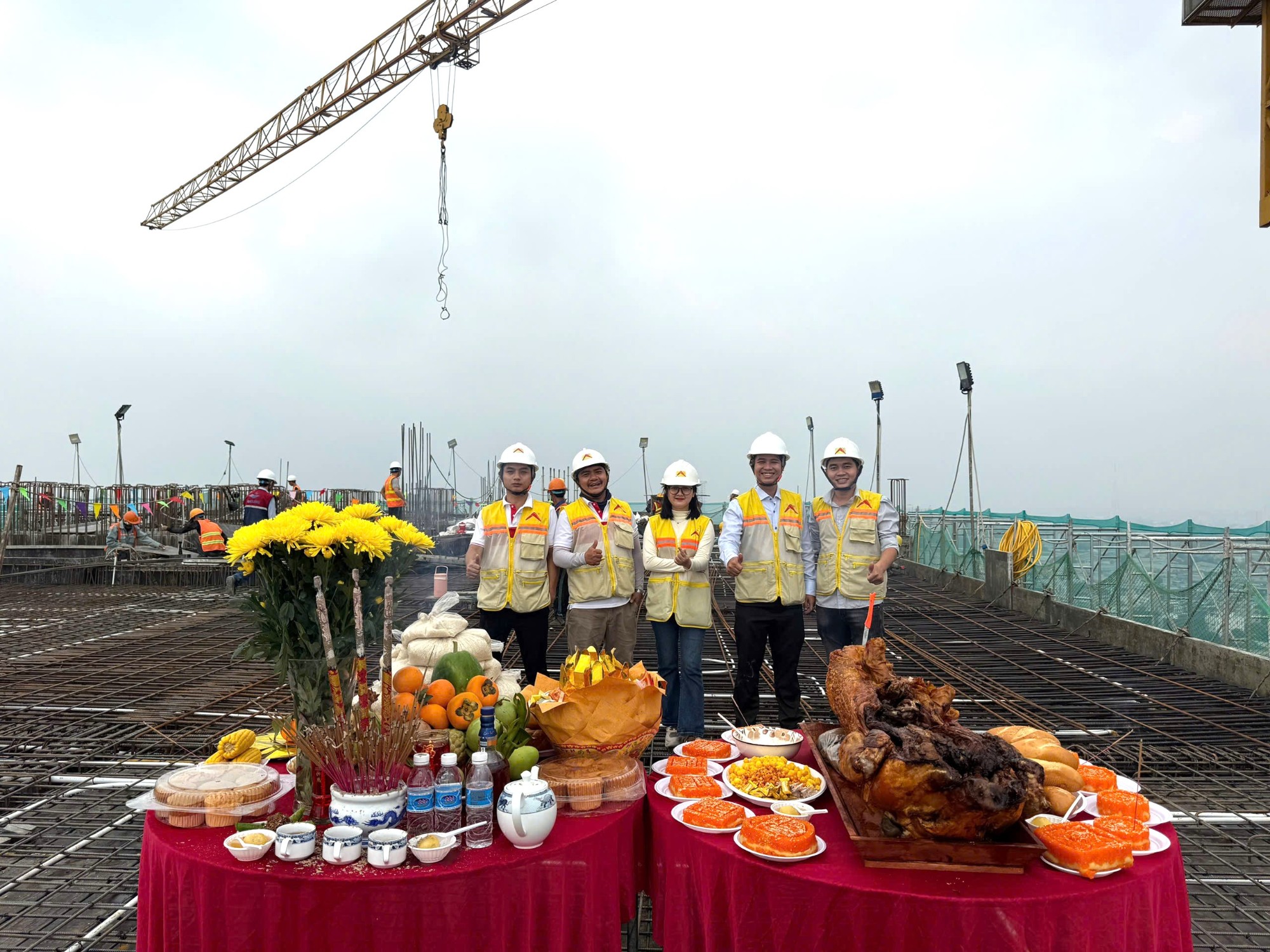 LỄ CẤT NÓC DỰ ÁN NHÀ Ở AN SINH XÃ HỘI KHU 6 – VIỆT SING